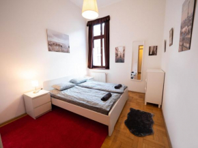 Cozy Central Apt with Garage at GOZSDU Passage